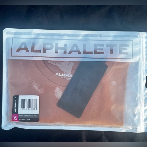 Alphalete Essential Short Sleeve Crop Top - Clay - Picture 5 of 7